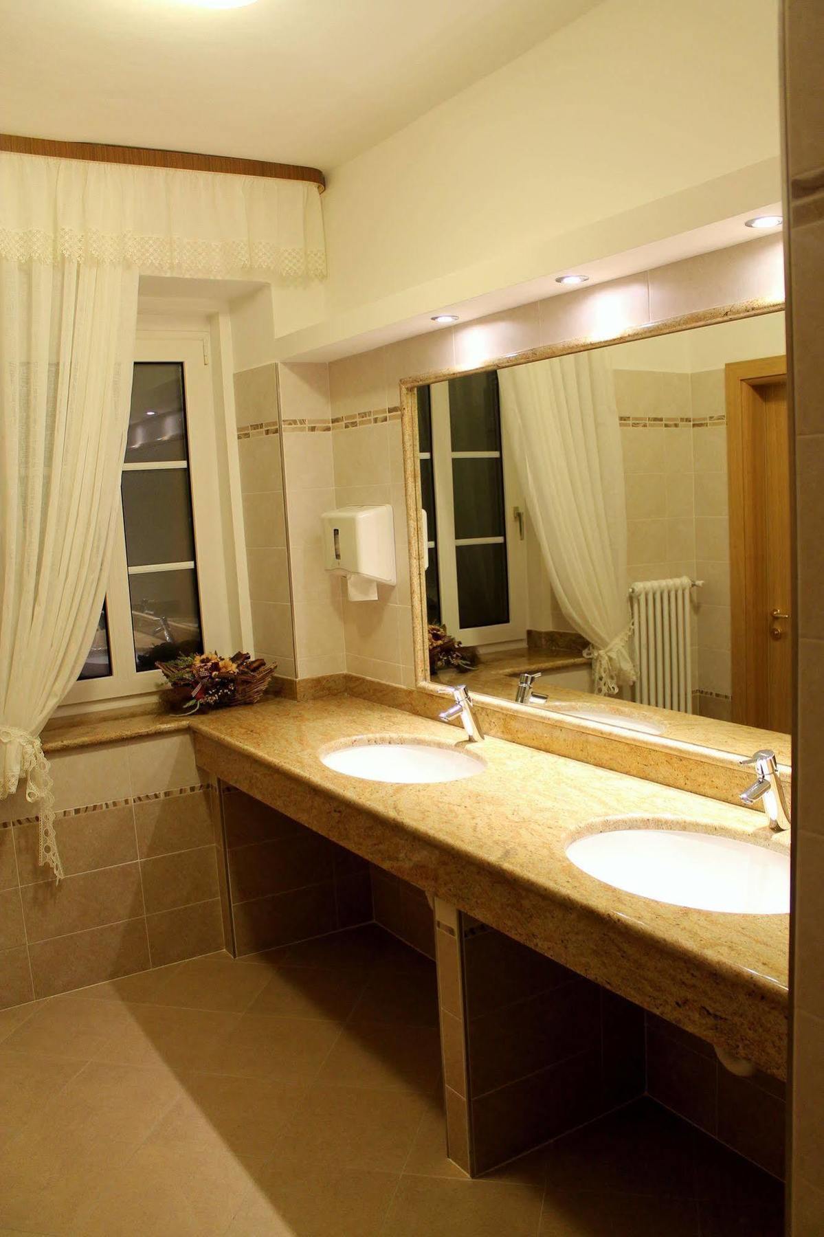Albergo Trentino โมเอนา ภายนอก รูปภาพ