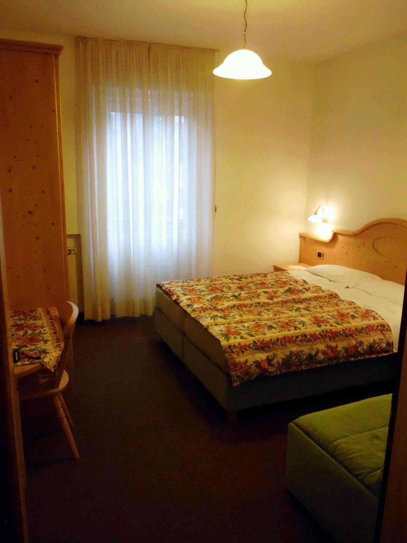 Albergo Trentino โมเอนา ภายนอก รูปภาพ
