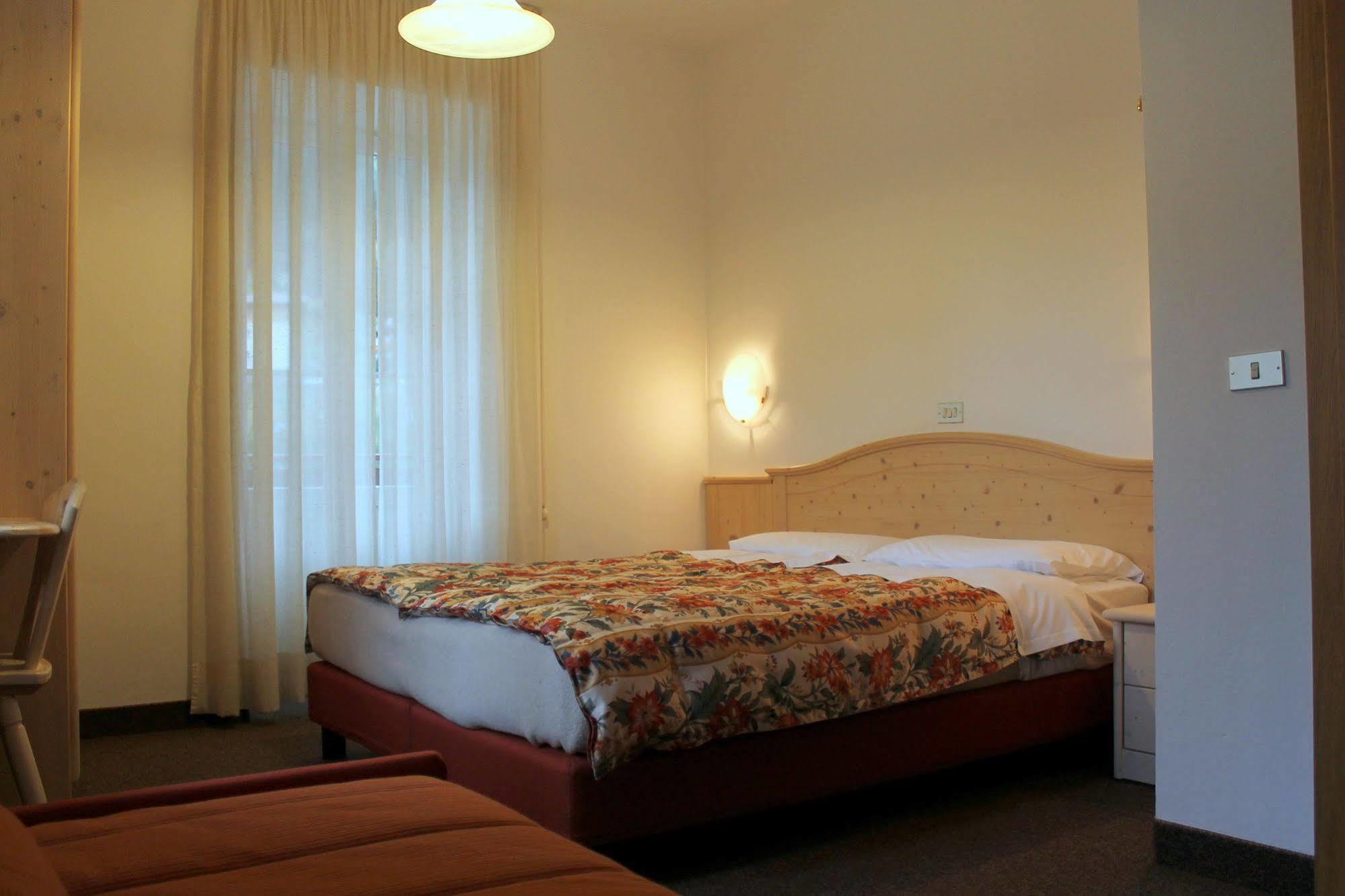 Albergo Trentino โมเอนา ภายนอก รูปภาพ
