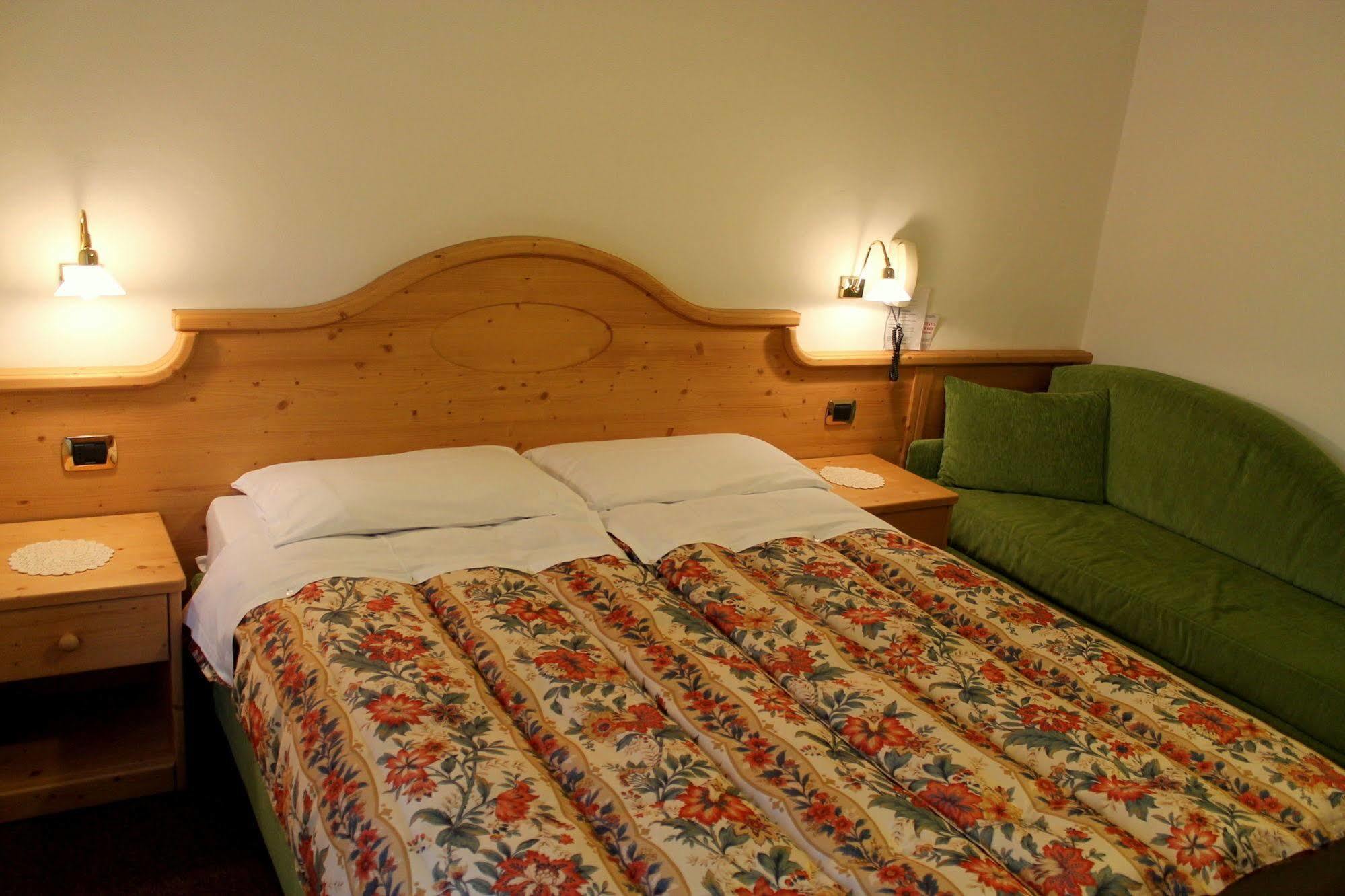 Albergo Trentino โมเอนา ภายนอก รูปภาพ