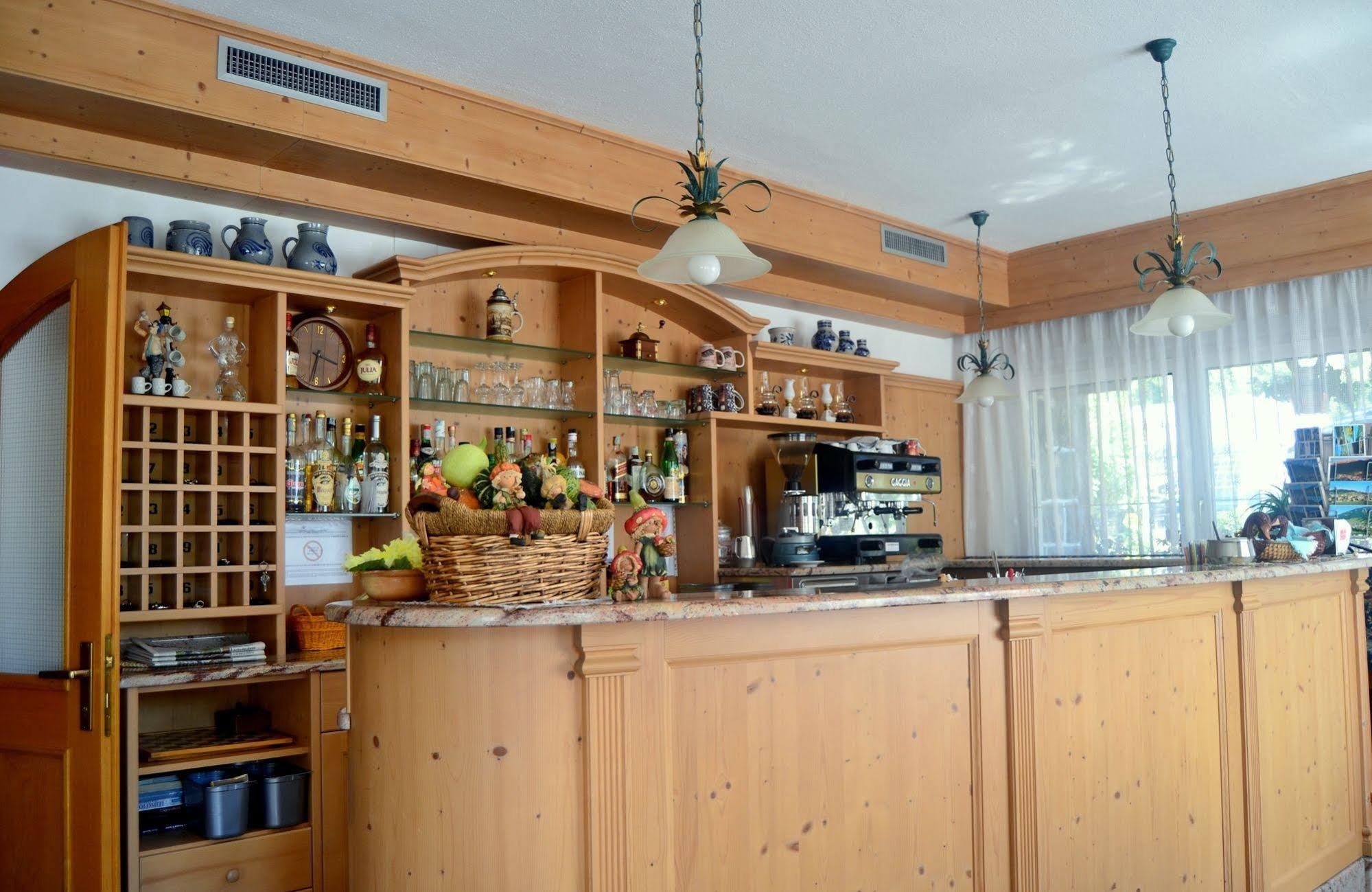 Albergo Trentino โมเอนา ภายนอก รูปภาพ